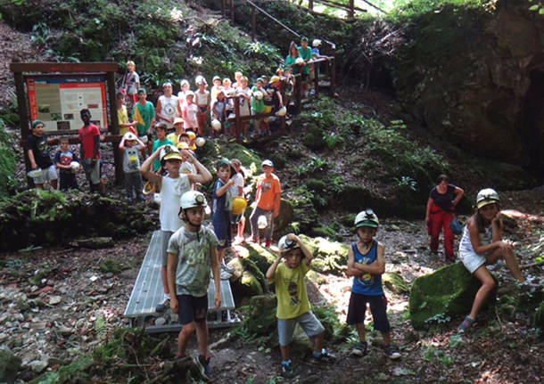 Bambini alla scoperta delle grotte di Cunardo