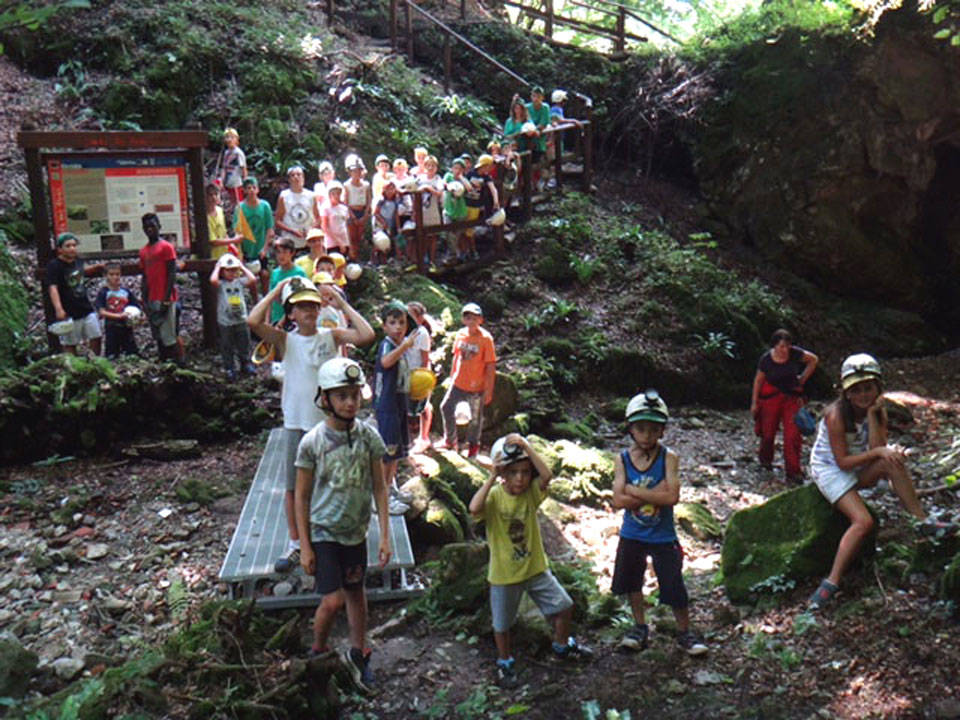 Cunardo - bambini in grotta