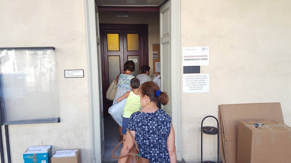 I bustocchi in fila per i terremotati