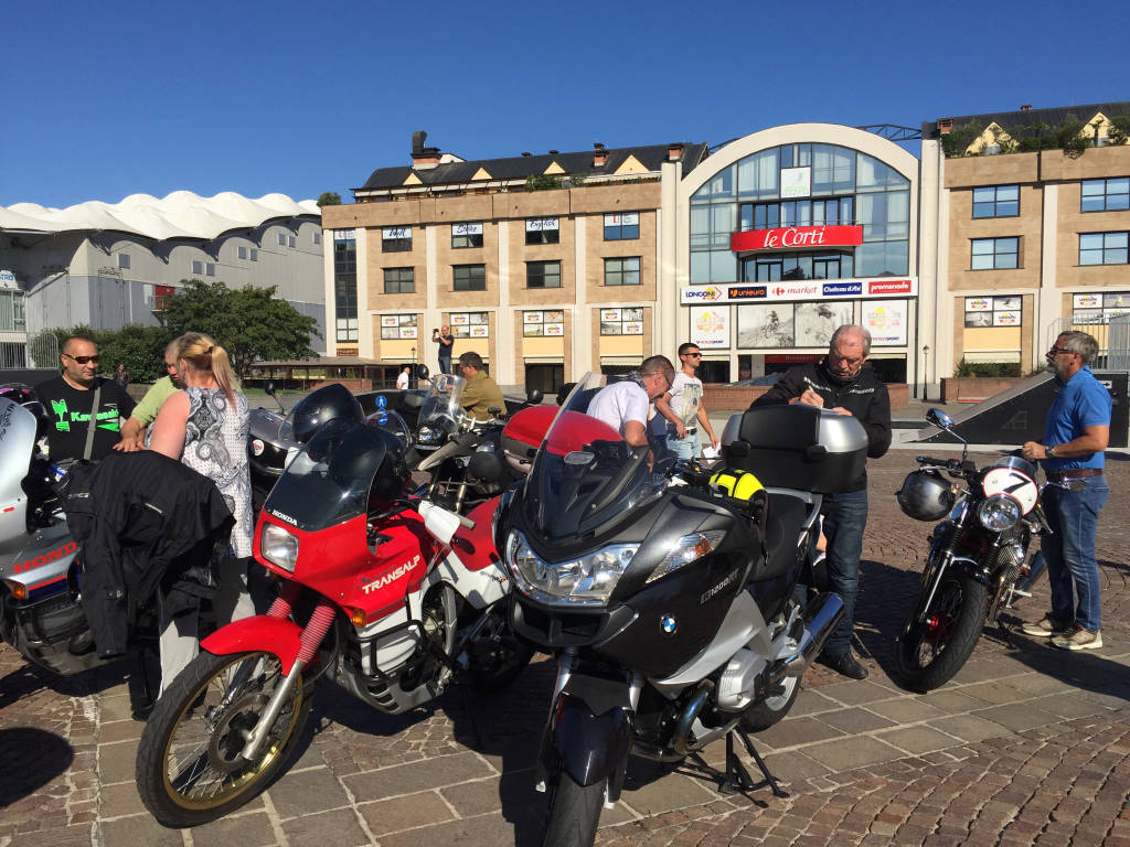 Il motoraduno alpino parte da piazza repubblica
