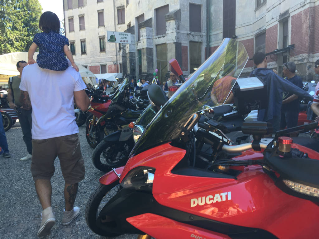 Il motoraduno alpino parte da piazza repubblica