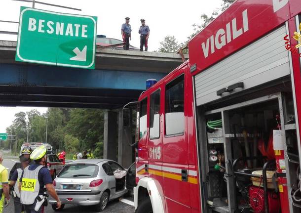 Volo dal cavalcavia, l’intervento dei Vigili del Fuoco