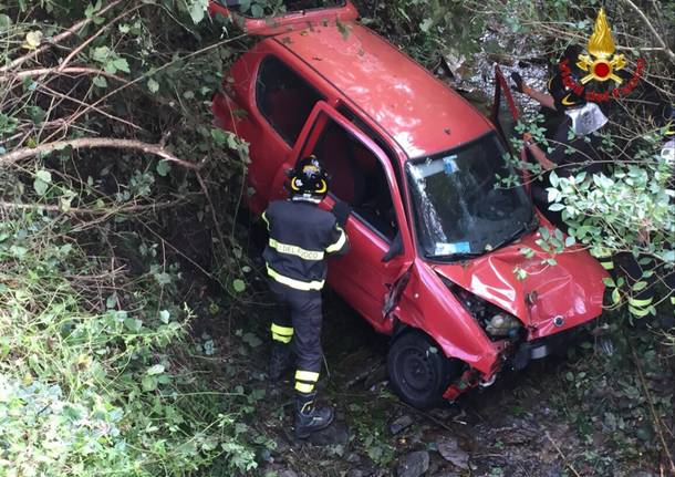 Fuori strada con l’auto a Cremenaga