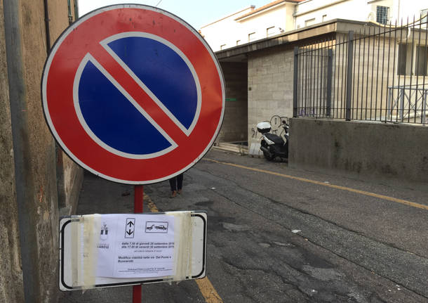 Cambiano i cartelli, cominciano le grandi manovre al parcheggio Del Ponte