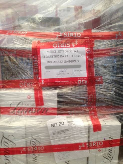 Contrabbando di bevande alcoliche: 887 bottiglie sequestrate in dogana