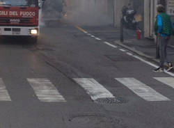 Furgoncino in fiamme in Piazza Cacciatori delle Alpi