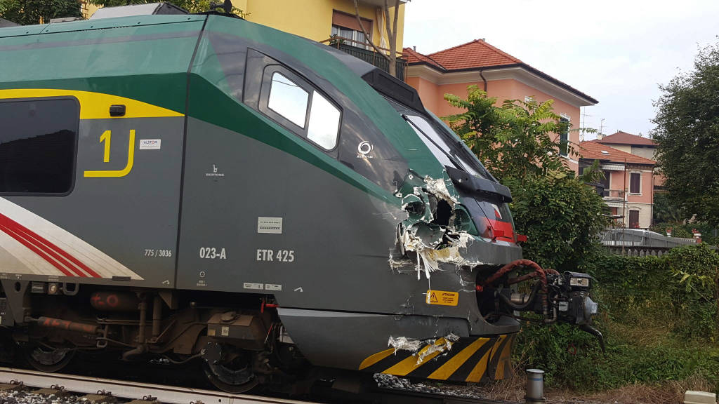 Gazzada Schianno: il treno danneggiato