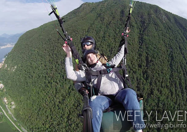 Il primo volo di Monica in parapendio