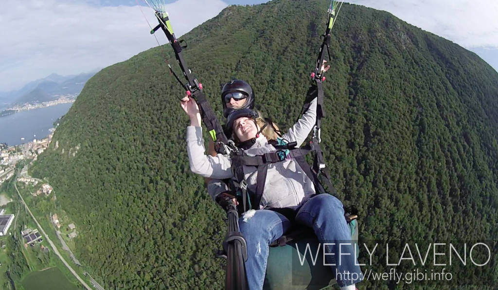 Il primo volo di Monica in parapendio 