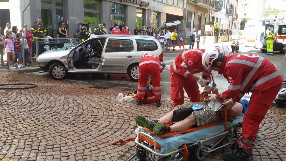 Incidente in centro città. Ma è una simulazione