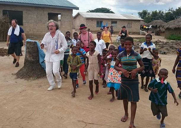 La Zattera teatro per le strade del Ghana