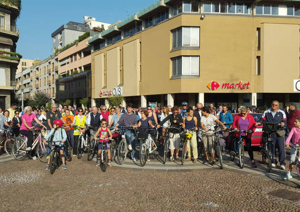 Pedalata e pulizia per una "green way" sulla ex Saronno-Seregno