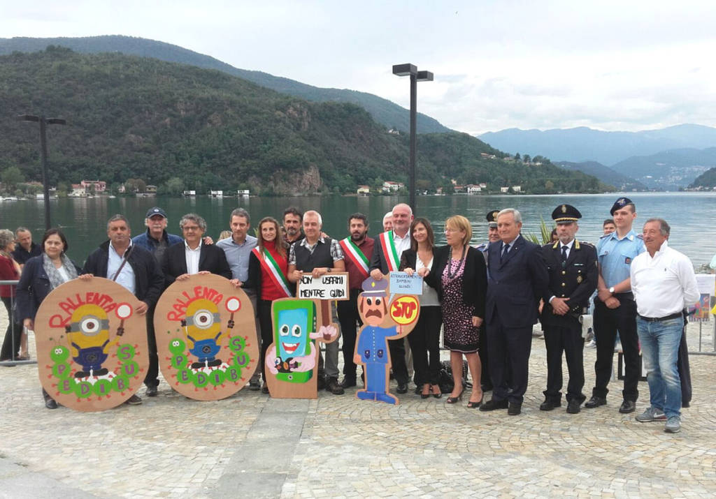 Porto Ceresio - L'inaugurazione della segnaletica stradale disegnata dai bambini