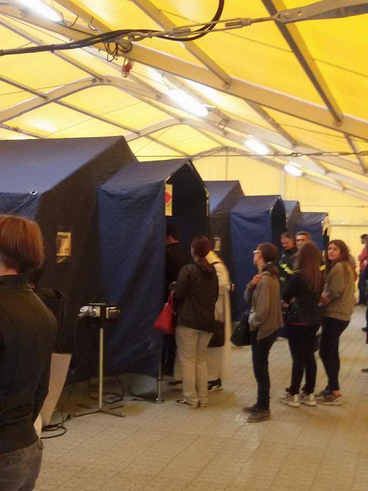 Primo giorno di scuola nella tendopoli di Arquata