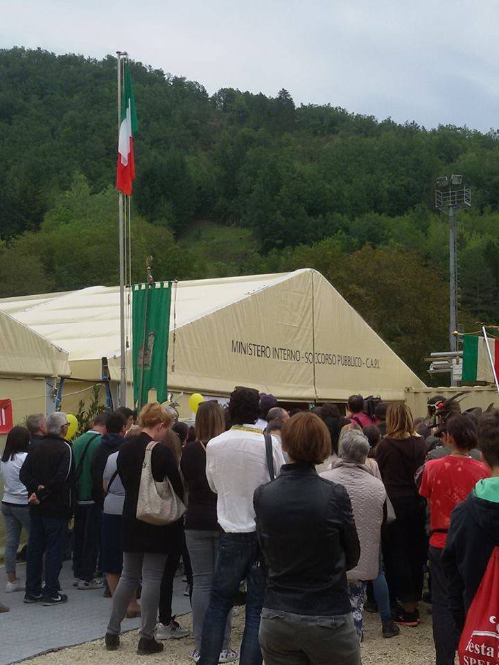 Primo giorno di scuola nella tendopoli di Arquata