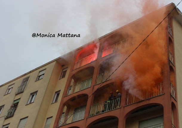 Brucia un condominio, ma è un'esercitazione