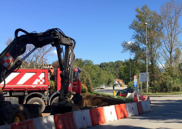 Cantello - Al Gaggiolo lavori per la rotonda a biscotto