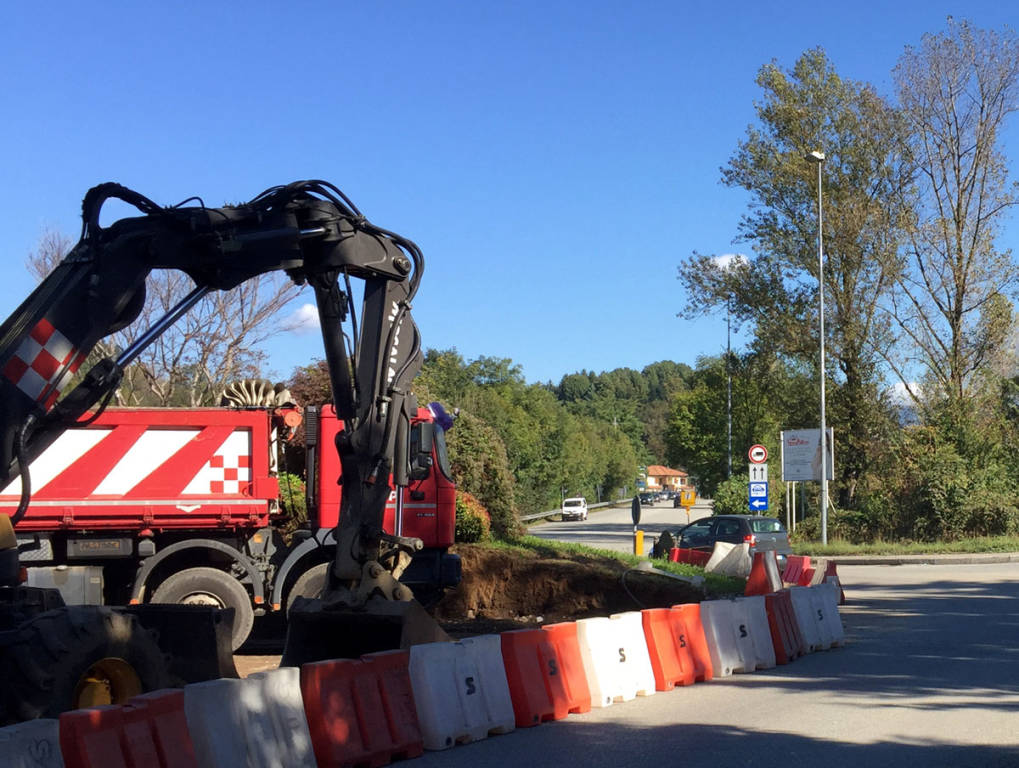 Cantello - Al Gaggiolo lavori per la rotonda a biscotto