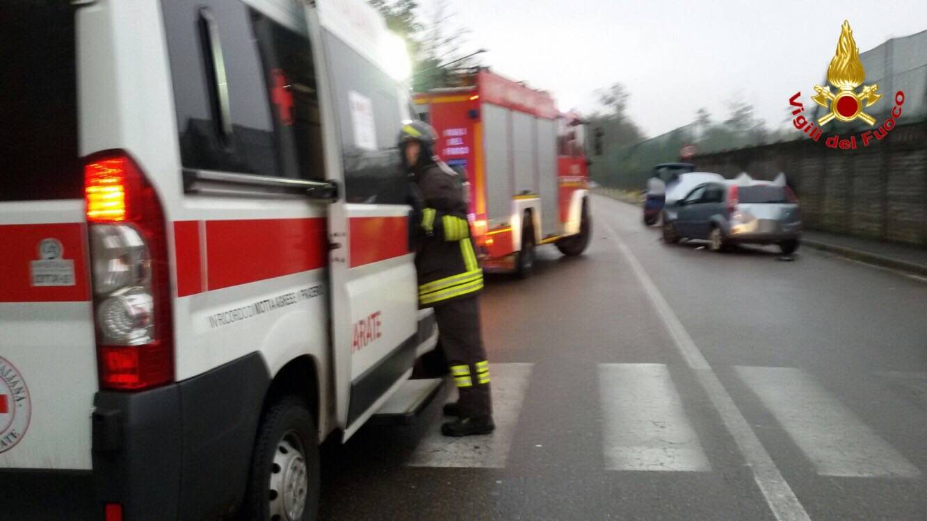 Auto ribaltata ad Arsago seprio