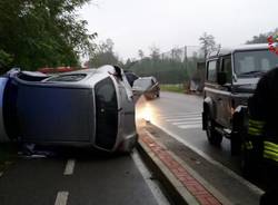Auto ribaltata ad Arsago seprio