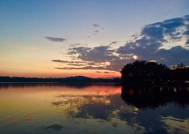 Tramonto sul lungolago di Gavirate