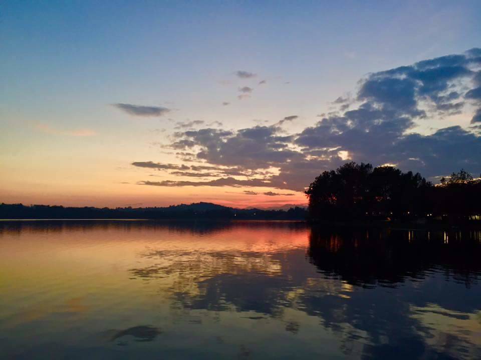 Tramonto sul lungolago di Gavirate