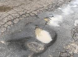 Strade gruviera alla stazione