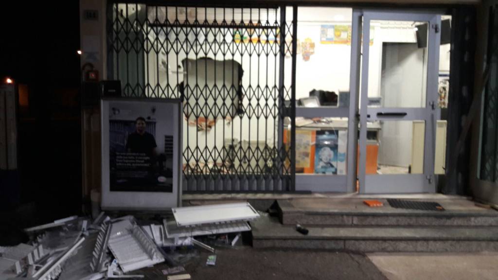 furto spaccata distributore busto arsizio