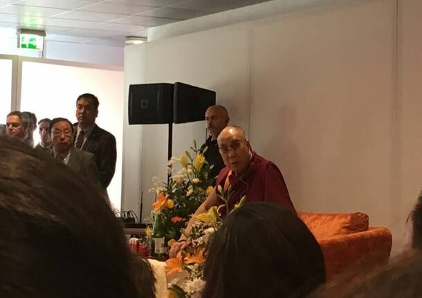 Dalai Lama: la felicità di Yoko per un incontro di pace e serenità