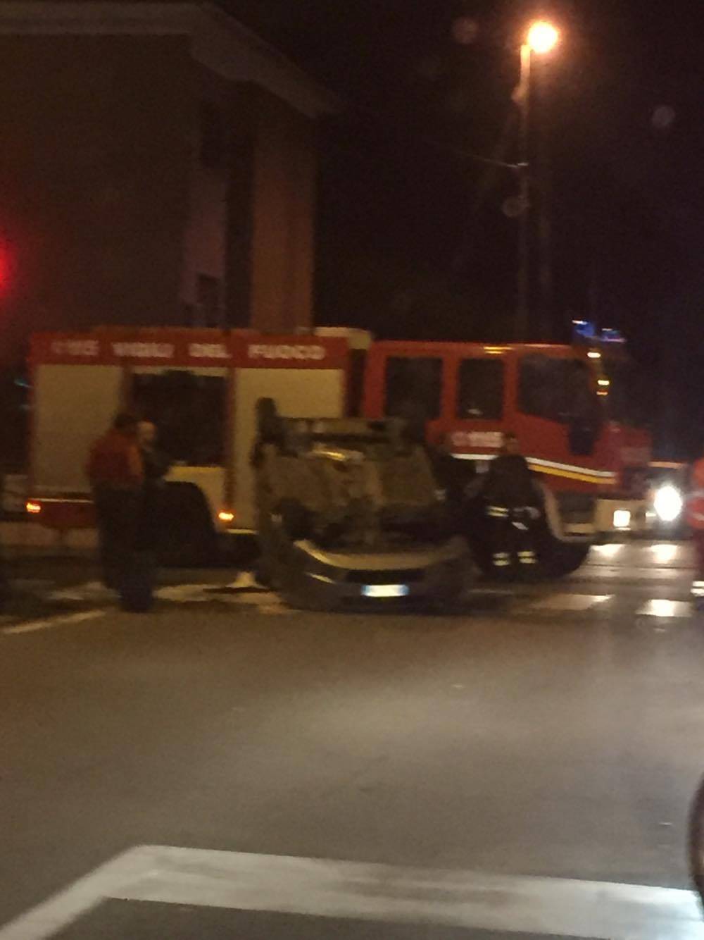 Incidente con ribaltamento a Somma Lombardo