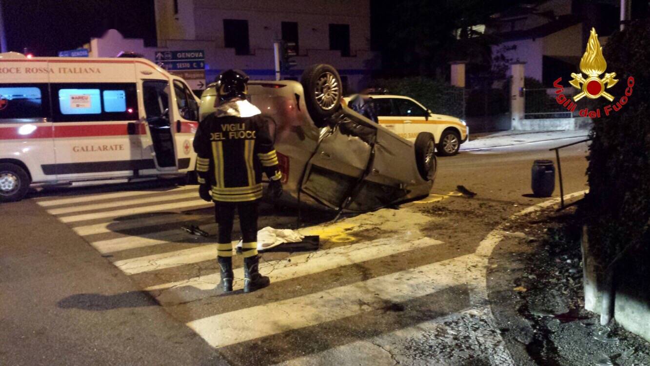 Incidente con ribaltamento a Somma Lombardo