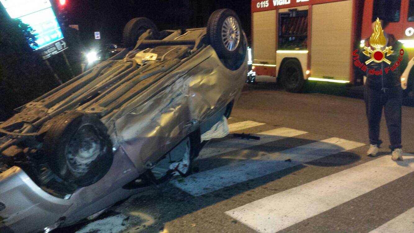 Incidente con ribaltamento a Somma Lombardo