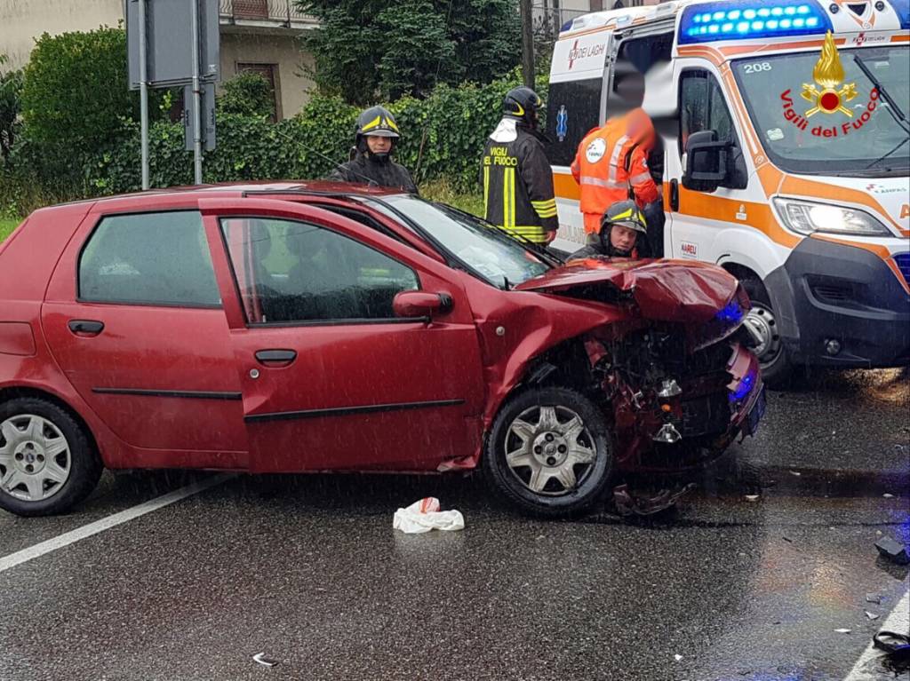 Incidente frontale Cocquio Trevisago Renzo Bossi