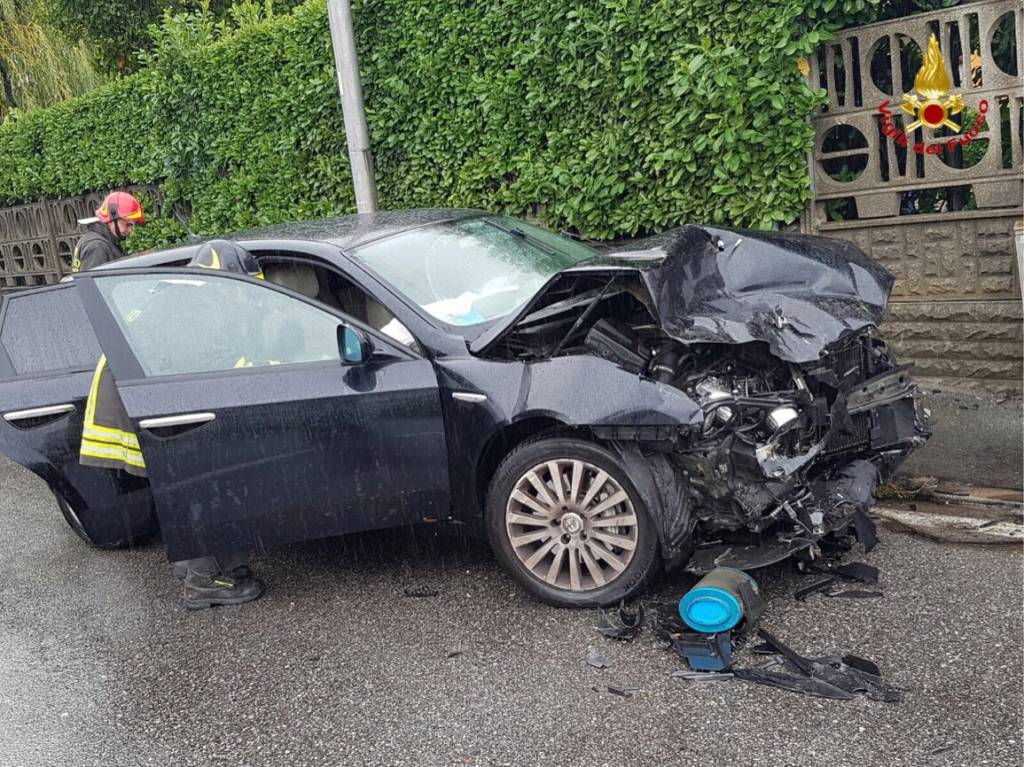 Incidente frontale Cocquio Trevisago Renzo Bossi