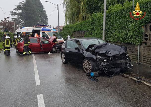 Incidente frontale Cocquio Trevisago Renzo Bossi