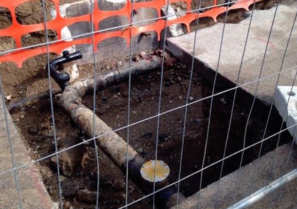 Induno Olona - Via Vela via Ceresio: strada bloccata per tubo del gas