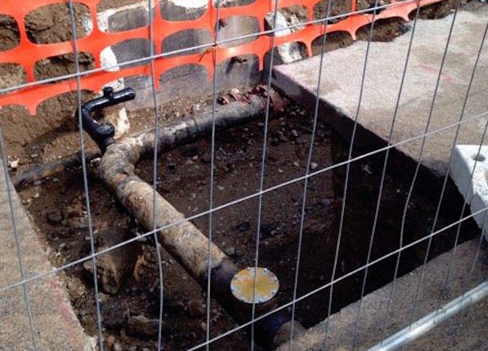 Induno Olona - Via Vela via Ceresio: strada bloccata per tubo del gas