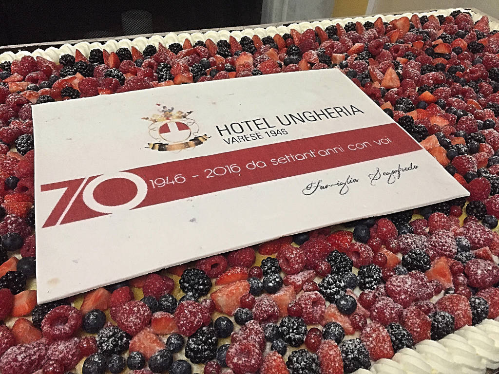 La festa per i 70 anni dell'hotel Ungheria