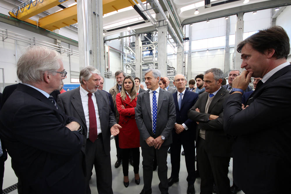 ministro poletti bandera busto arsizio