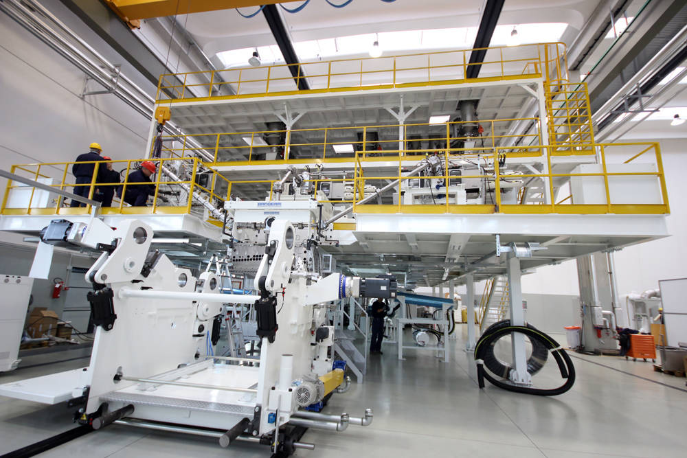 ministro poletti bandera busto arsizio