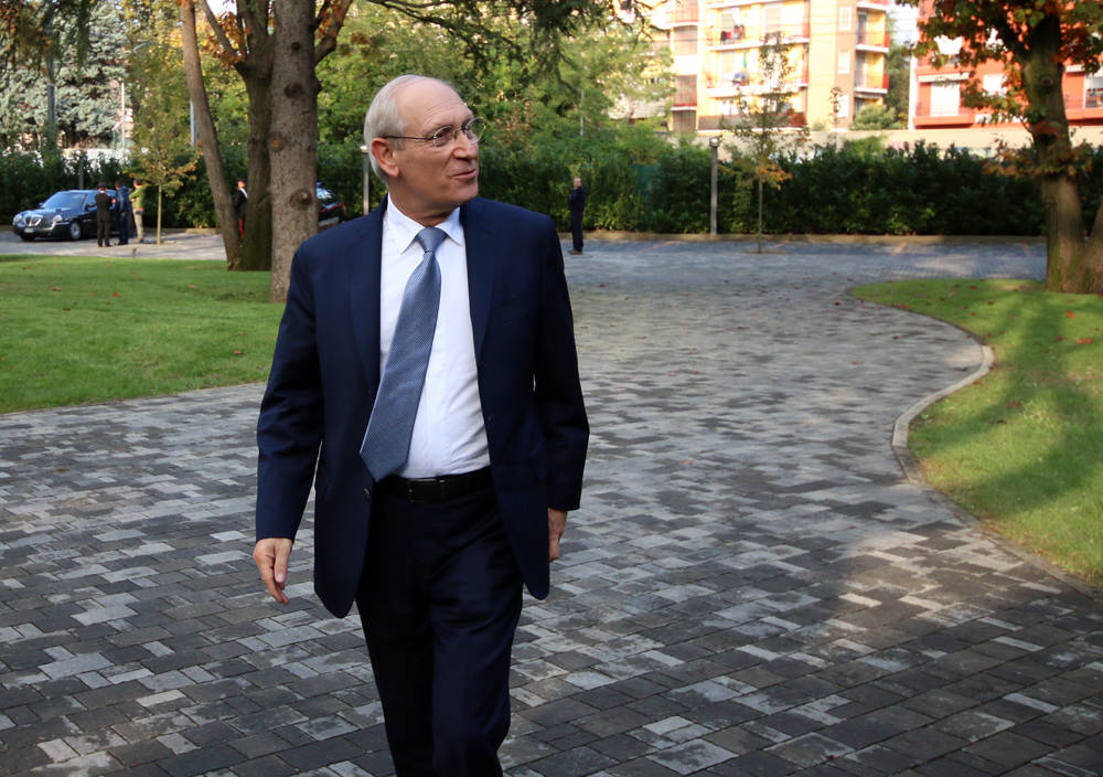 ministro poletti bandera busto arsizio