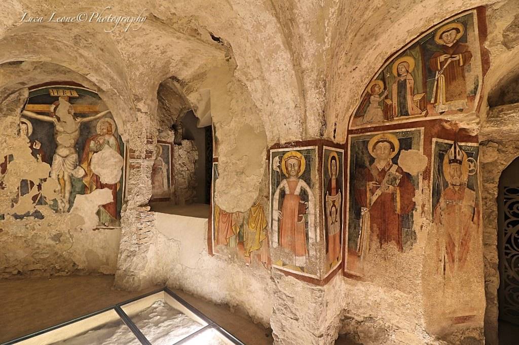 Nella cripta del Sacro Monte