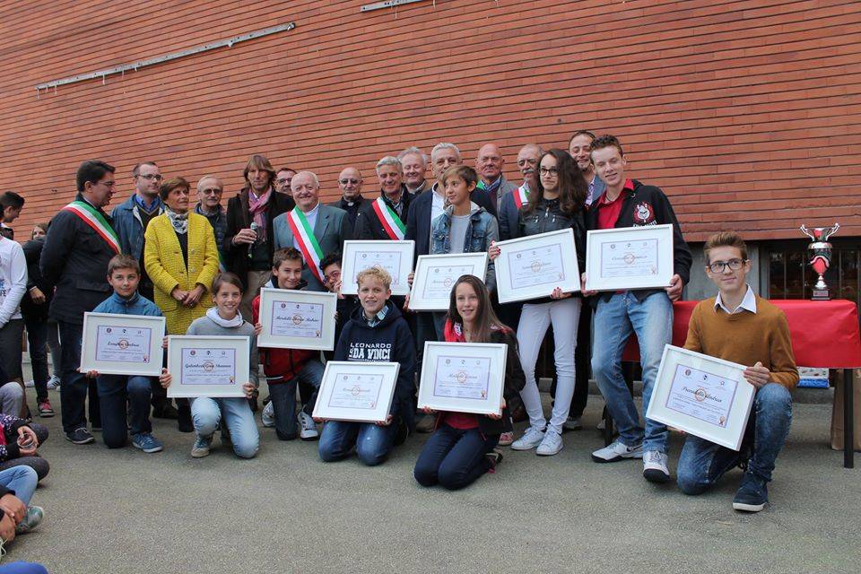Scuola media in festa