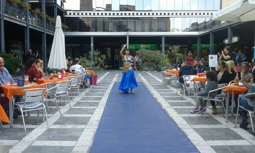 Sfila in centro la moda Solidale