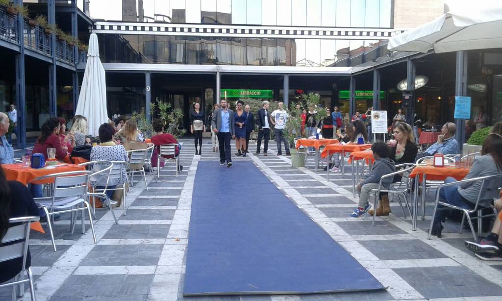 Sfila in centro la moda Solidale