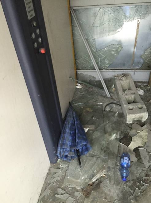 Sporcizia al sottopassaggio di Venegono 