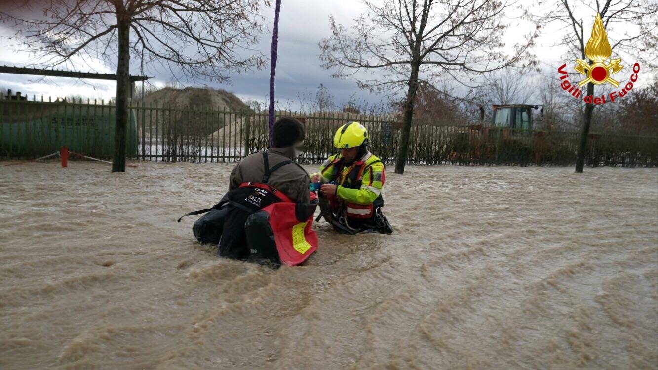 Alluvione Piemonte vigili del fuoco di Varese
