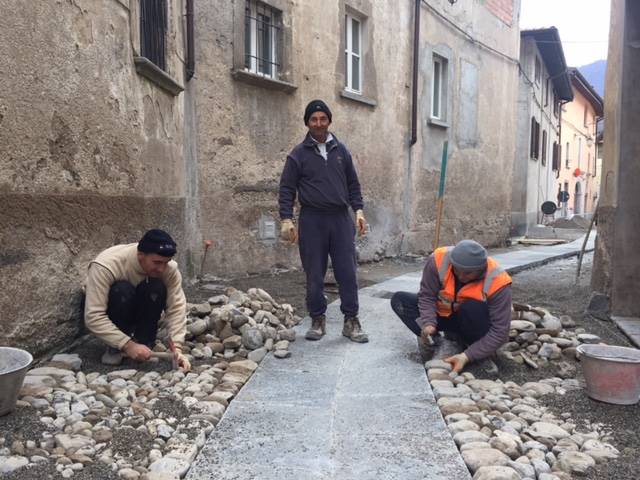 Scalpellini al lavoro in centro