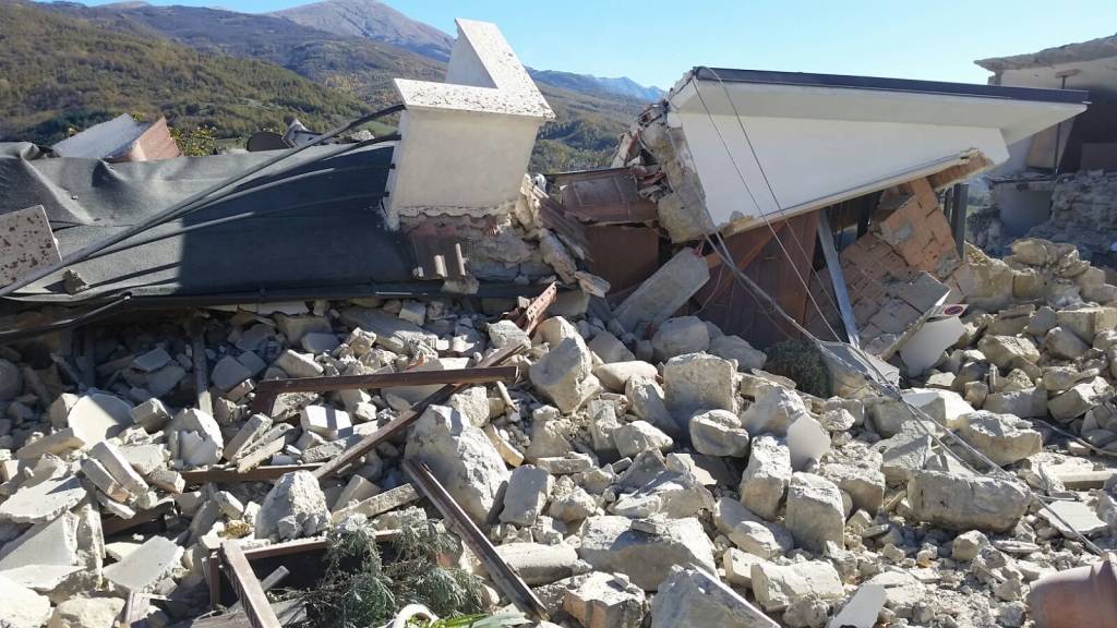 I vigili della Valle assistono i terremotati