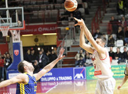 Openjobmetis Varese - Ewe Baskets Oldenburg 76-71